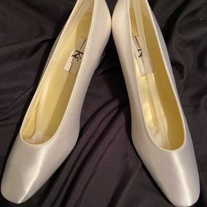 Satin Dyeable Pumps